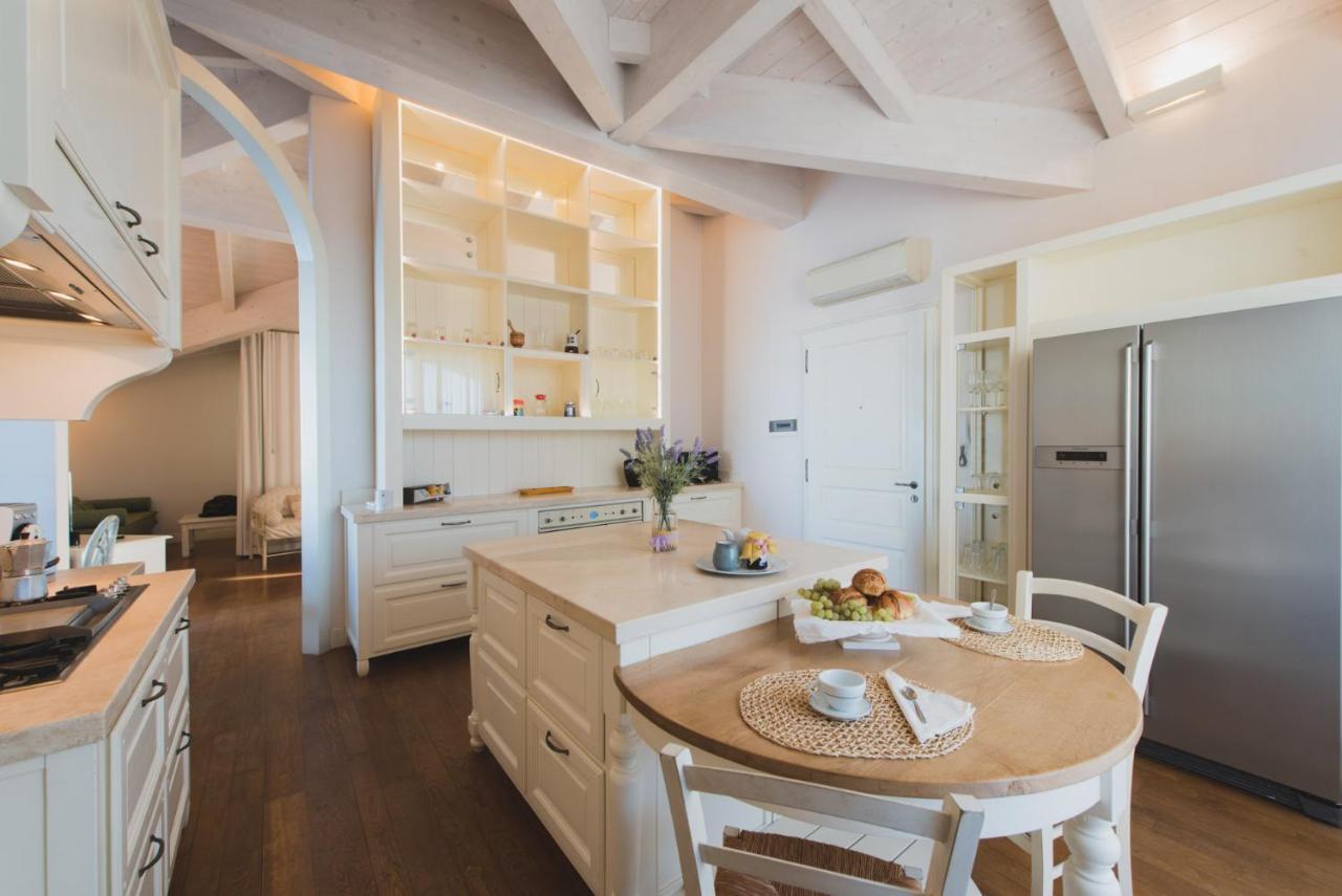 Villa Lilla Sulla Spiaggia Di San Vincenzo Luxury Exterior photo
