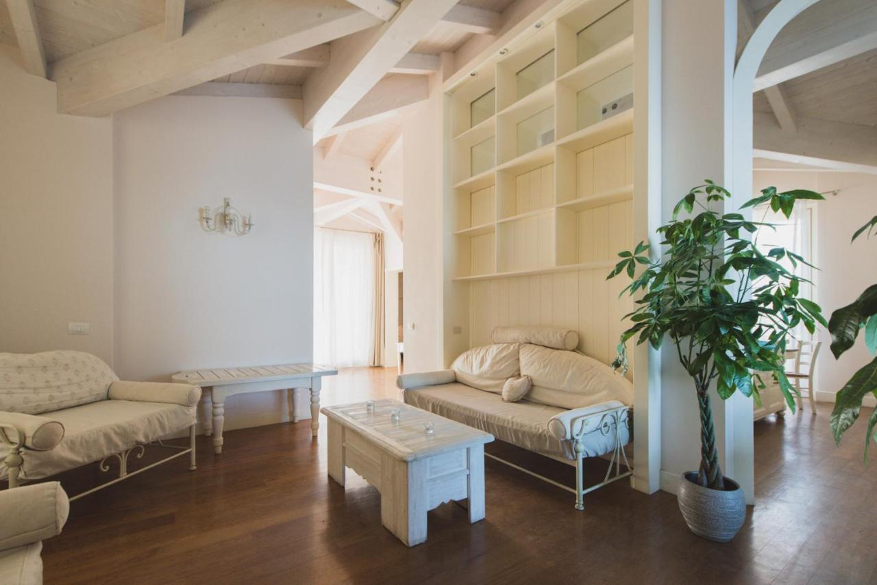 Villa Lilla Sulla Spiaggia Di San Vincenzo Luxury Exterior photo