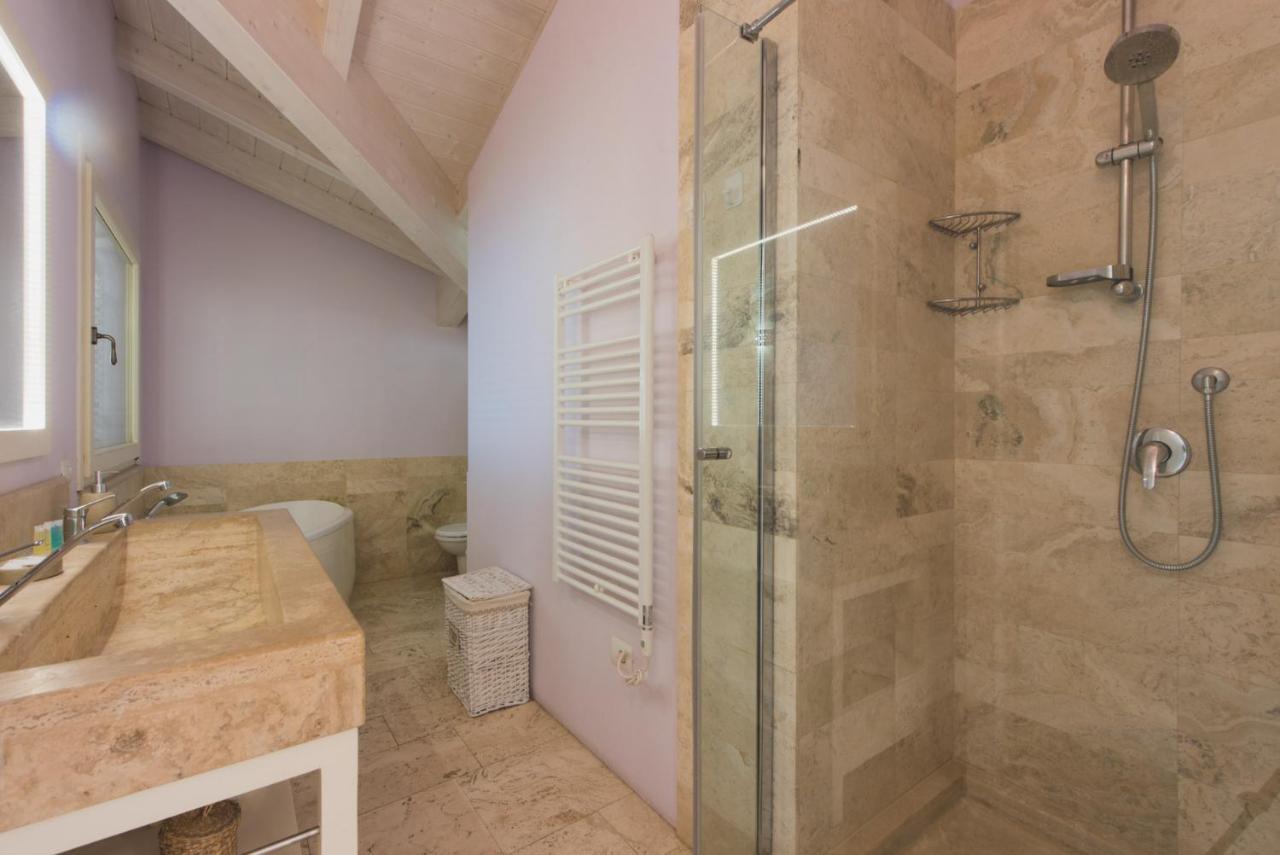 Villa Lilla Sulla Spiaggia Di San Vincenzo Luxury Exterior photo