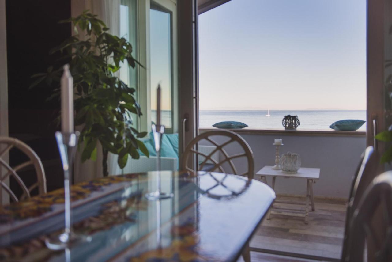 Villa Lilla Sulla Spiaggia Di San Vincenzo Luxury Exterior photo
